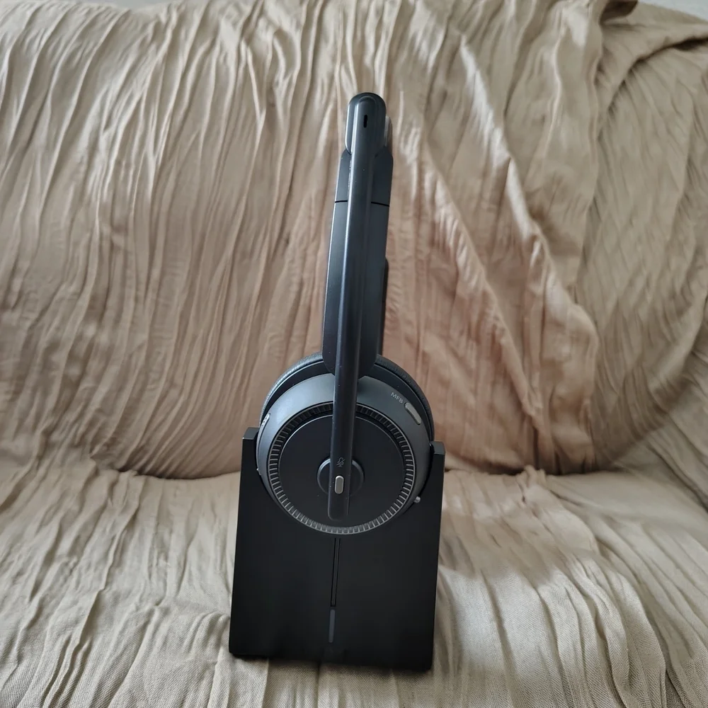 LEVN Bluetooth Headset LE-HS013 w Charging Stand USB Dongle Noise Canceling